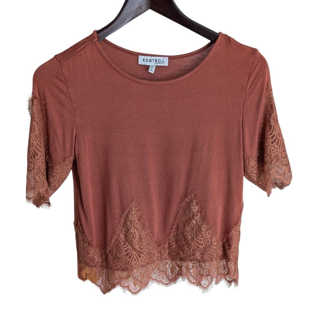 Kontrol Lace Trim Short Sleeve Rust Color Top S
